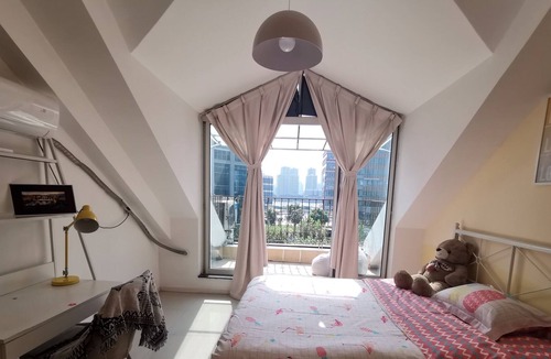 The North Bund Hostel | Rosalie de La House ！