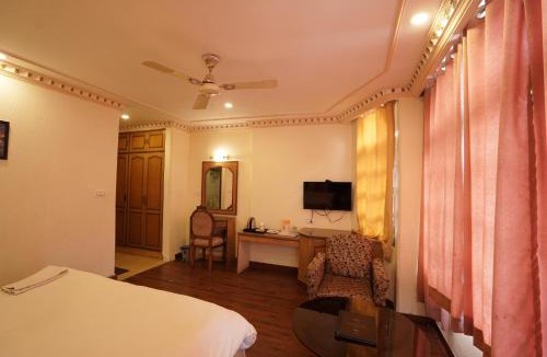 Dharamshala Hotel | roy castle