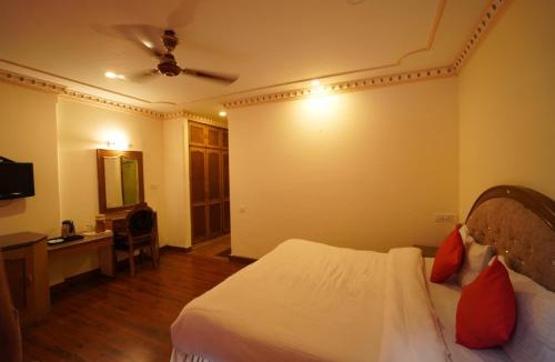 Dharamshala Hotel | roy castle