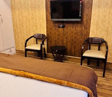 Mahmoorganj Apartment | Royal Roots VNS - Entire Place