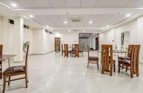 Gomti Nagar Hotel | RROOMS Elite Hotel Ekana Grand