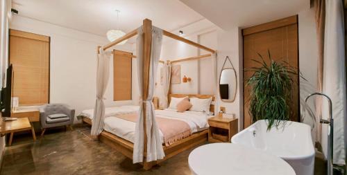 Dali Ancient Town House | Run Mei Du Jia Free coffee is provided Welcome to Dali Ancient City, next to Runme Inn The location is very good The facilities are complete I can speak English