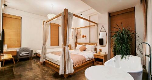 Dali Ancient Town House | Run Mei Du Jia Free coffee is provided Welcome to Dali Ancient City, next to Runme Inn The location is very good The facilities are complete I can speak English