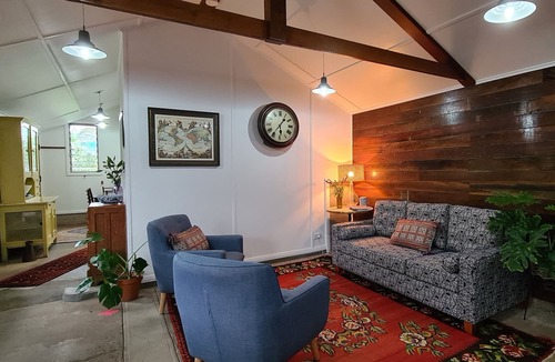 Rainbow Flat Cabin | Rustic & Luxurious Farm Stay just a short drive to beautiful beaches!