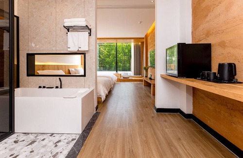 Tonglu Hotel | Ruyuan Xiaomanli Homestay