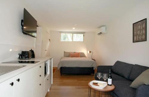 Anna Bay House | Sahara Trails Studio WiFi Air Conditioning Horse Riding and much more