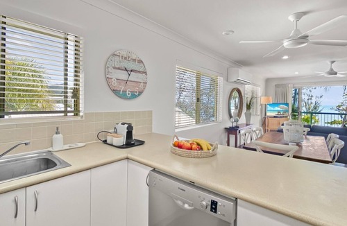 Horseshoe Bay Apartment | Sails on Horseshoe Apartment 4