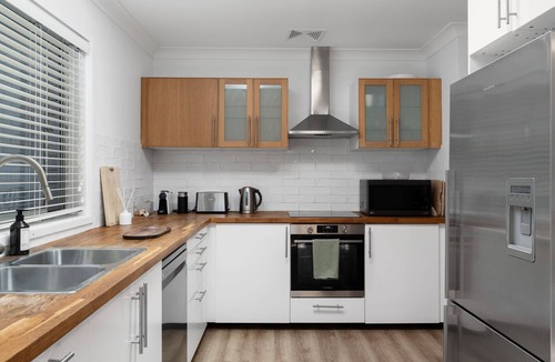 Pearl Beach House | Salt and Stone Modern Pearl Beach Stay 2 Mins to Ocean