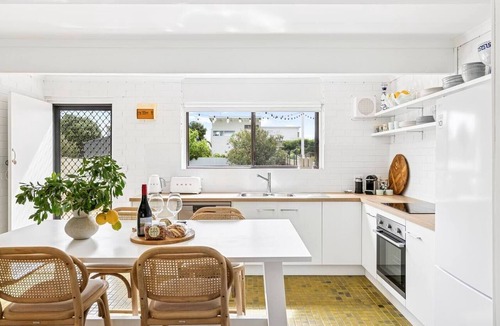 Silver Sands House | Saltys Silver Sands ~ A Playful Coastal Hideaway