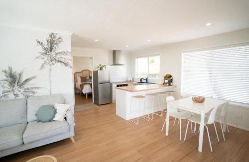 Aldinga Beach Villa | Sanbis Cabin - hidden boutique retreat, sea views