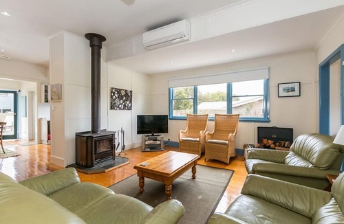 Anglesea House | Sand, Surf & Sunshine