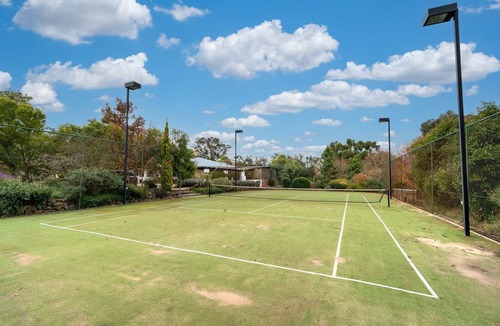 Orange East House | Sandhurst - Stunning Retreat - Pool & Tennis Court