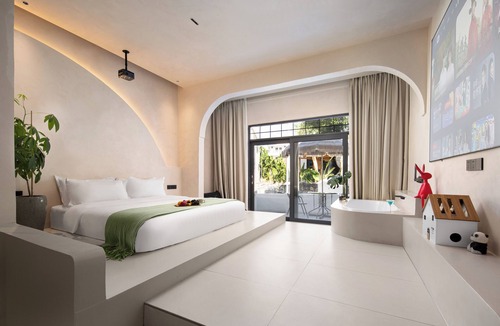 Tianya District Hotel | Sanya Qixili Hotel - Free two wheeled electric bike ride around the island