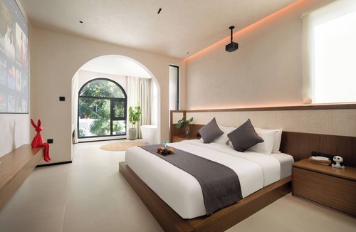 Tianya District Hotel | Sanya Qixili Hotel - Free two wheeled electric bike ride around the island