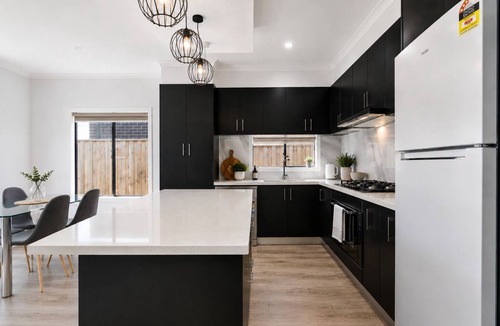 Plumpton House | SARA by Ready Set Stay - 3 Bedrooms, Family Friendly Holiday House