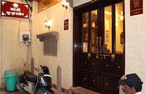 Varanasi Hotel | Satshree Kothi