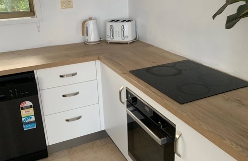 Saunders Beach House | SAUNDERS BEACH, TOWNSVILLE SEASIDE SUBURB 150 M TO THE BEACH