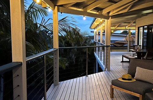 Elizabeth Beach House | Sea Breeze - perfect beach getaway for family, friends and pets