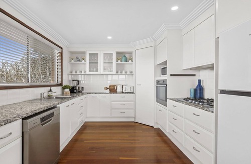 Emerald Beach House | Sea Change - Spectacular views without the huge price tag! Walk