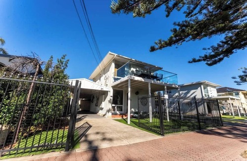 Glenelg North House | Seabreeze Townhouse