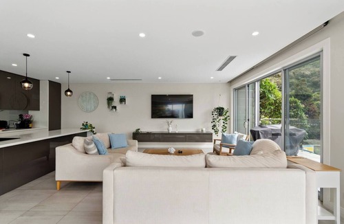 Coalcliff House | Seacliff Beach Escape Private Pool and Ocean Views