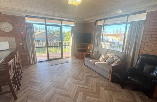 South West Rocks Apartment | Seacrest Unit 1 - walk to the beach