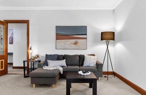 Seaford House | Seaford Haven - Seaside Stay near Dining & Wineries