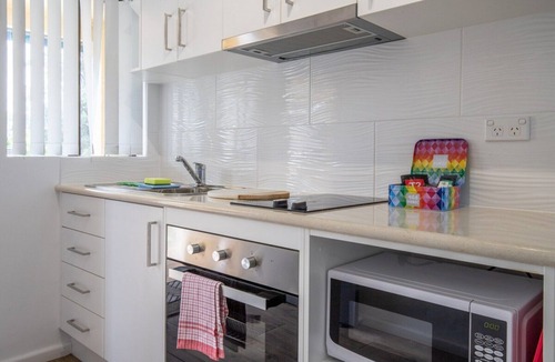 Batehaven Apartment | Seafront Getaway Studio, Great Location with Pool