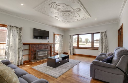Lakes Entrance House | Seashells | Central Family Getaway