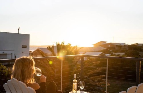 Middleton House | Seaside surf haven, pup friendly - Seafarers Lodge