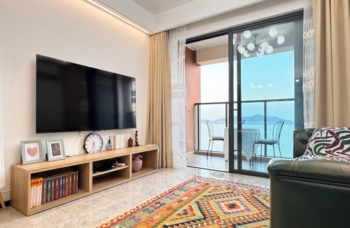 Zhuhai Apartment | Seaview 3-bedroom apartment in soothing Zhuhai with AC/15 min. to airport & mall