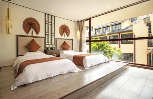 Xiufeng Hotel | Secret Garden Lakefront Hotel 连住两晚享高铁站免费接站
