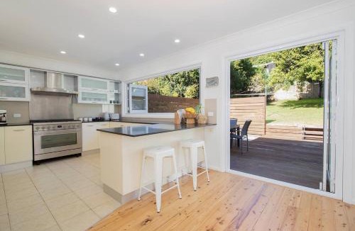 Woy Woy Bay House | Serena Cottage - Sunlit Escape by Woy Woy Bay Wharf