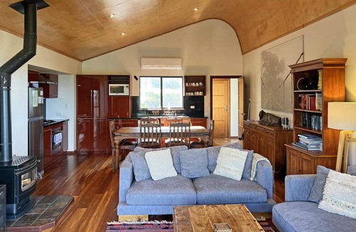 Shadforth House | Serendeva: Private, panoramic views, dogs allowed & EV charger