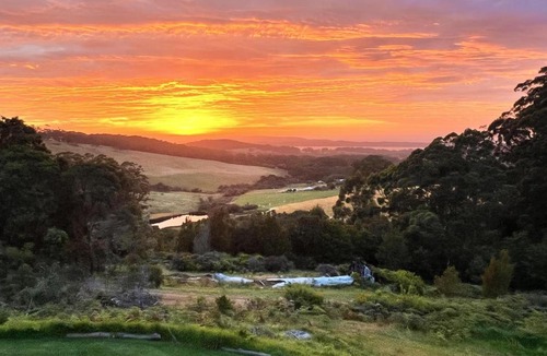 Shadforth House | Serendeva: Stunning views, private & EV charger