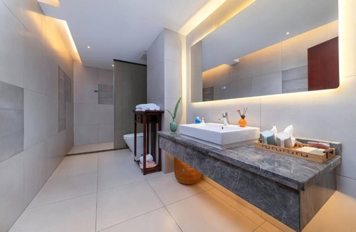 Fenghuang Hotel | Serene Peaks Courtyard
