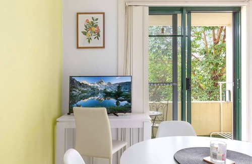 Wollstonecraft Apartment | Serene Studio with Balcony in Prime Location