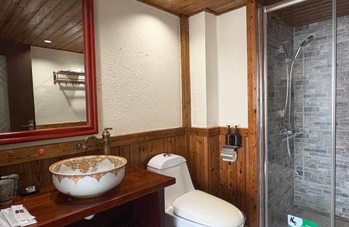 Xiufeng House | Serene Vale Inn-Free pick up train station stay two nights