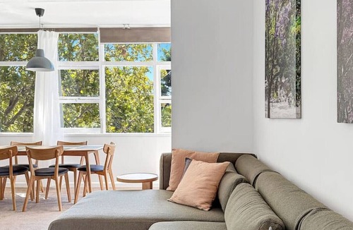 North Sydney Apartment | Serviced Luxury Condo, Parkside, moments to metro