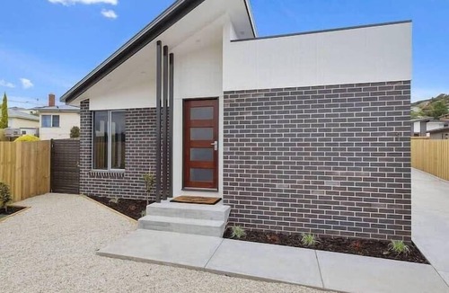 Warrane House | "Shackleton’s Villa" No1 -10mins to CBD & Airport.