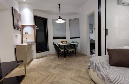 Changning Apartment | Shanghai 2Br flat with garden& floor heating nr line2/11 Jing an temple