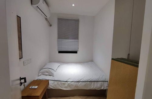 Changning Apartment | Shanghai 2Br flat with garden& floor heating nr line2/11 Jing an temple