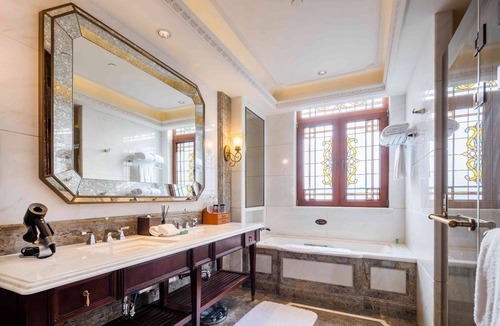 Huaihai Road Commercial Area Hotel | Shanghai Donghu Hotel
