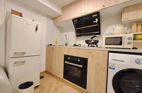 Huaihai Road Commercial Area Apartment | Shanghai Dreams - Urban Vibes in Xuhui District