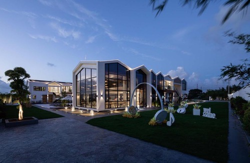 Pudong Hotel | Shanghai Fangwai Resort Homestay -Close to Shanghai Disneyland ,Provides Disney shuttle service
