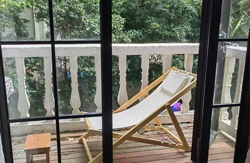 Huaihai Road Commercial Area Apartment | Shanghai Forest Cabin with balcony in city center