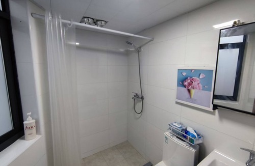 Changning Apartment | Shanghai Gubei flat near line2 with private garden