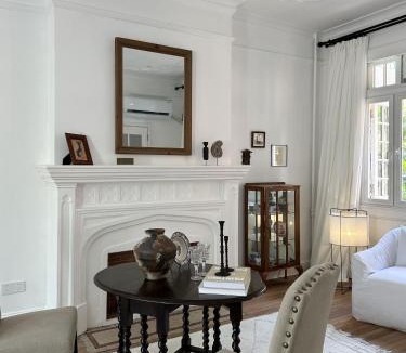 Huaihai Road Commercial Area Apartment | Shanghai Hills& Art Suite 17 - Near Line 1, 10 & 12 South Shanxi Road Metro