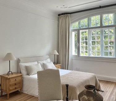 Huaihai Road Commercial Area Apartment | Shanghai Hills& Art Suite 17 - Near Line 1, 10 & 12 South Shanxi Road Metro