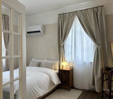 Xuhui Apartment | Shanghai Hills& Art Suite 15 - Near Line 1 & 7 Changshu Road Metro